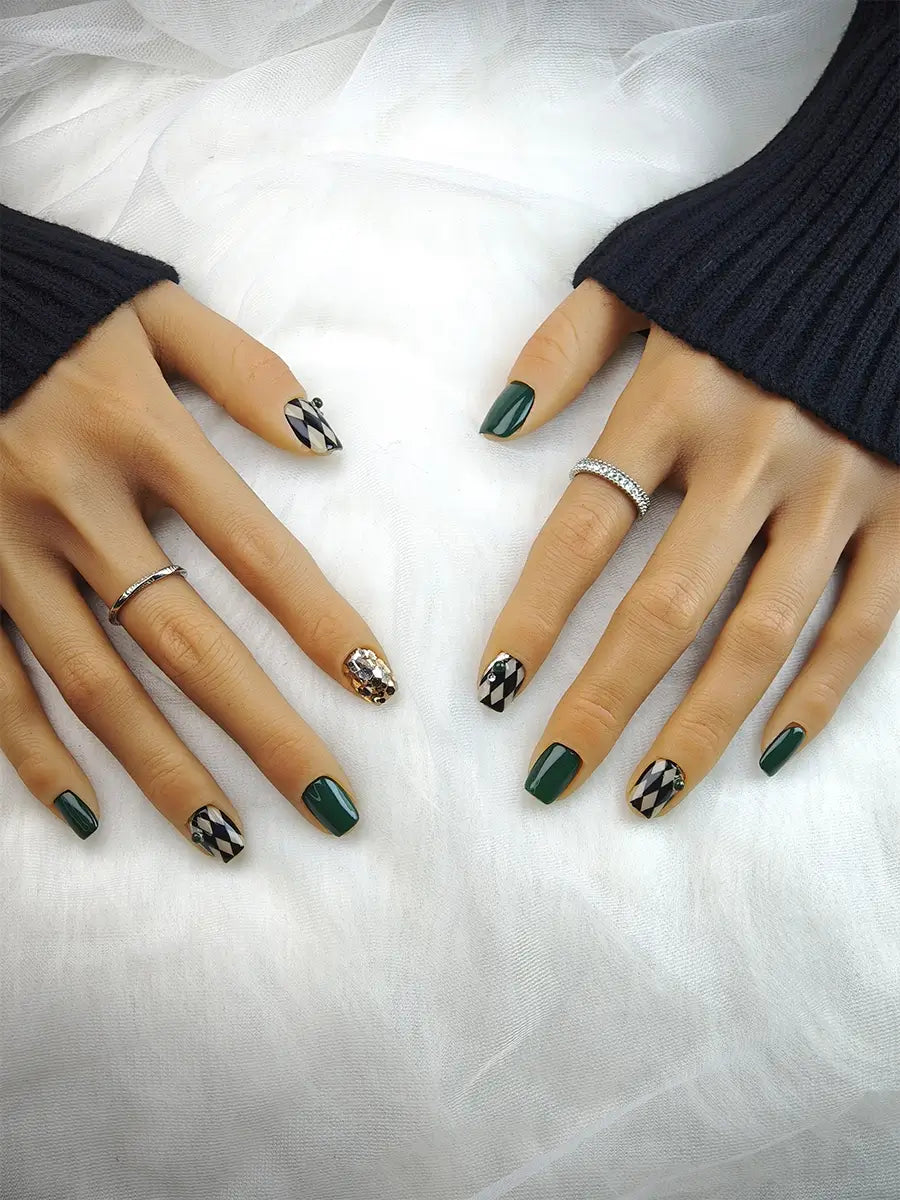 Green & Checkered Fake Nails – Short Coffin Press On for Trendy Looks
