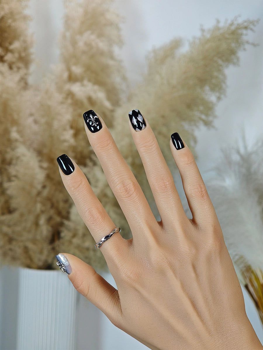 Baroque Grid Nails – Black & White Short Coffin Fake Nails