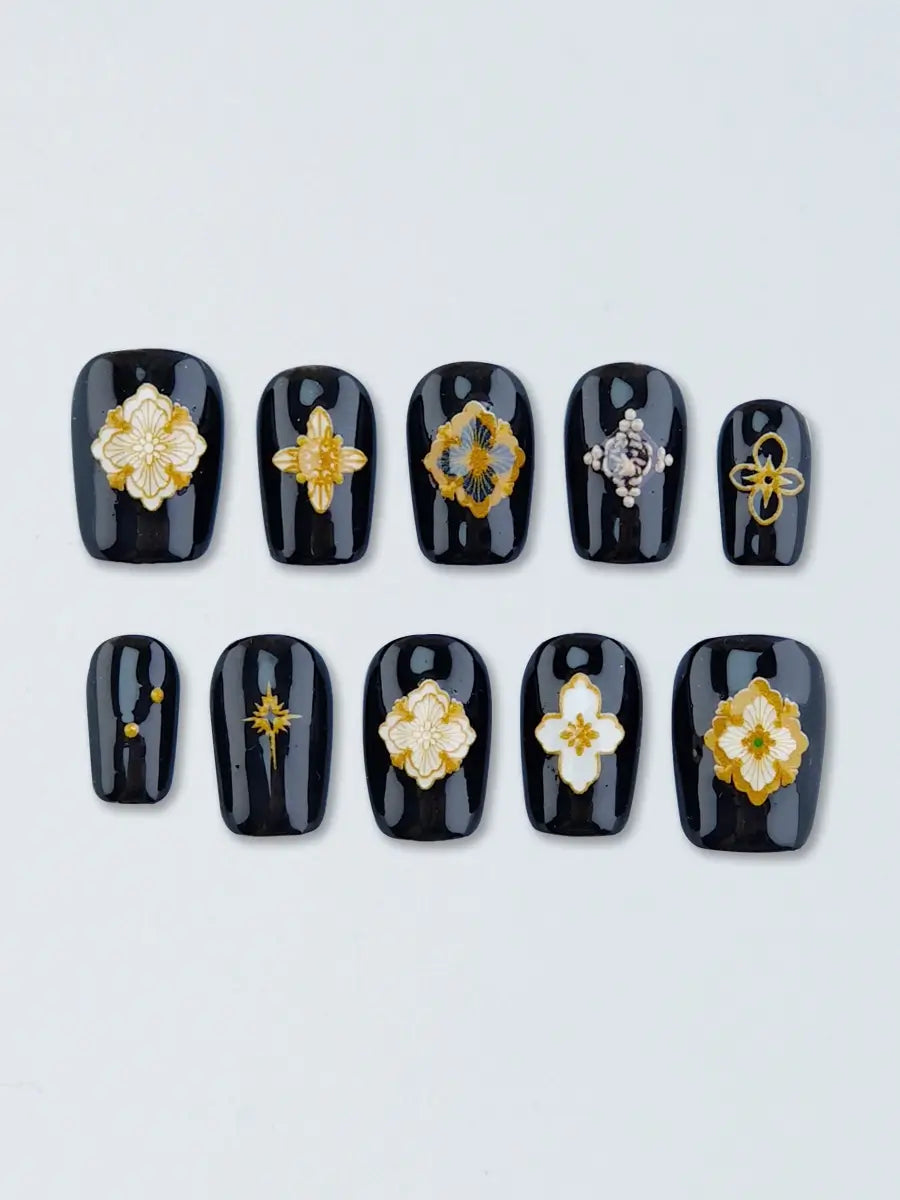 Black & Gold Royal Nails – Short Fake Nails with Luxury Crest