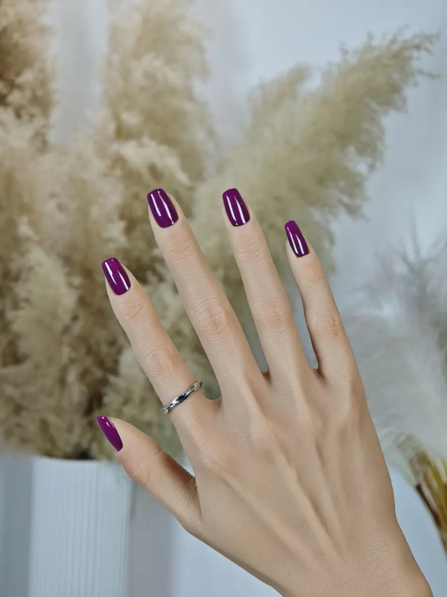 Classic Rose Red Solid Press-On Nails – Bold & Fashionable