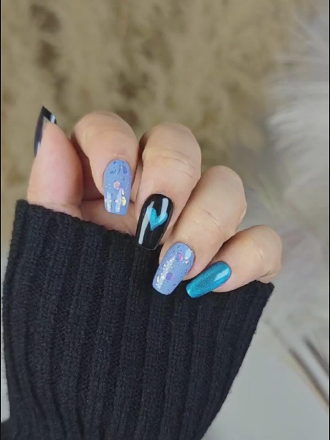 Deep Sea Blue Heart Glitter Press On Nails – Sweet & Cool Design
