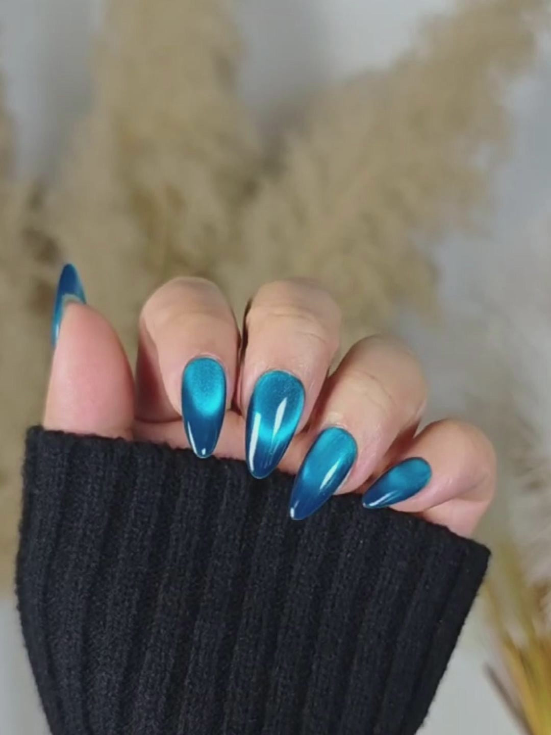 Blue-Green Gradient Short Almond Press-On Nails – Luxe & Elegant