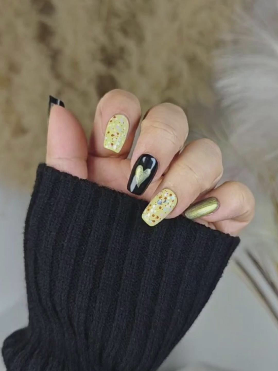 Olive Gold Heart Glitter Press On Nails – Vintage Sweet & Stylish