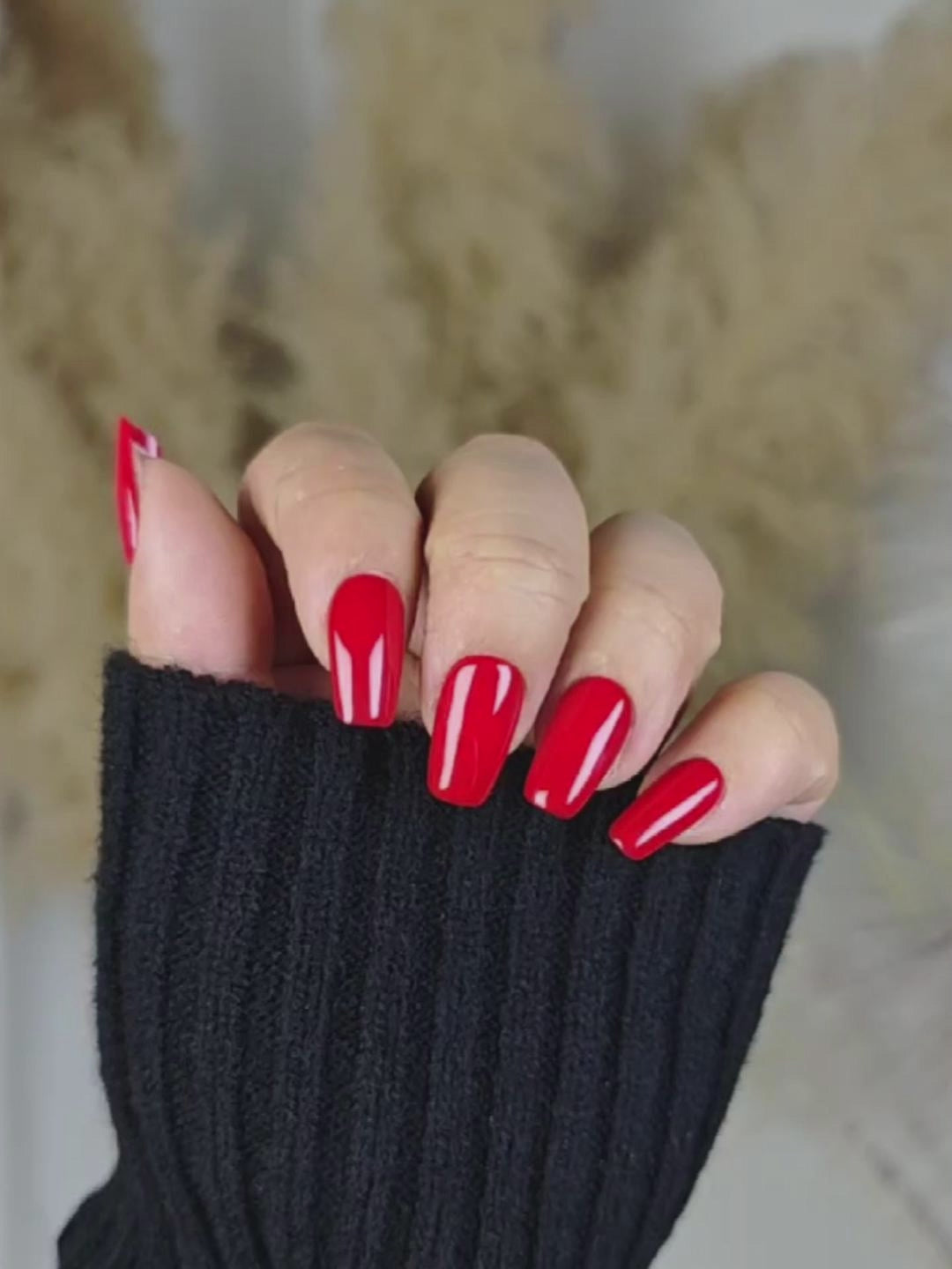 Classic Bold Red Solid Press-On Nails – Timeless Glamour