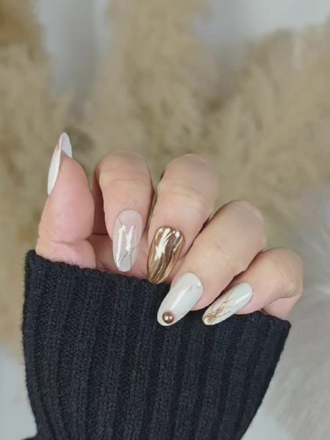 Ivory Artistic Gradient Luxury Press-On Nails – Medium Round Shape