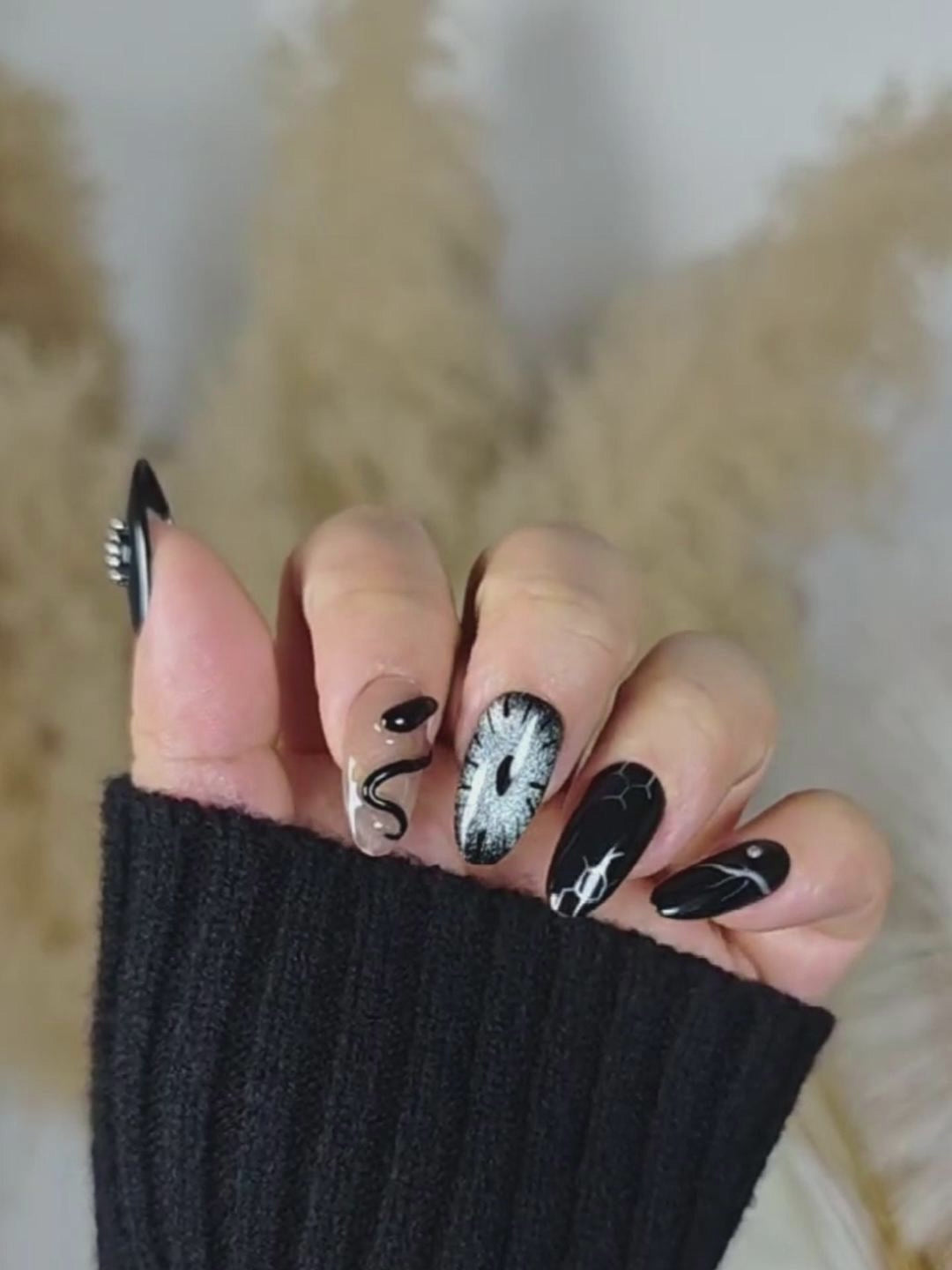 Black Snake Print Metal Cross Press-On Nails – Dark Aesthetic Medium Round