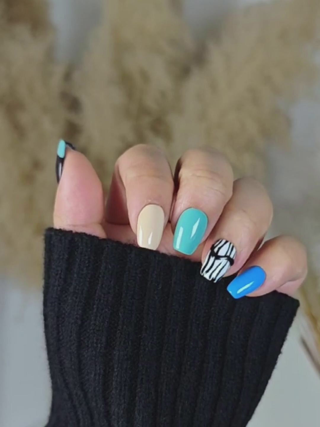 Black Blue Green Yellow Striped Press-On Nails with Artistic Design