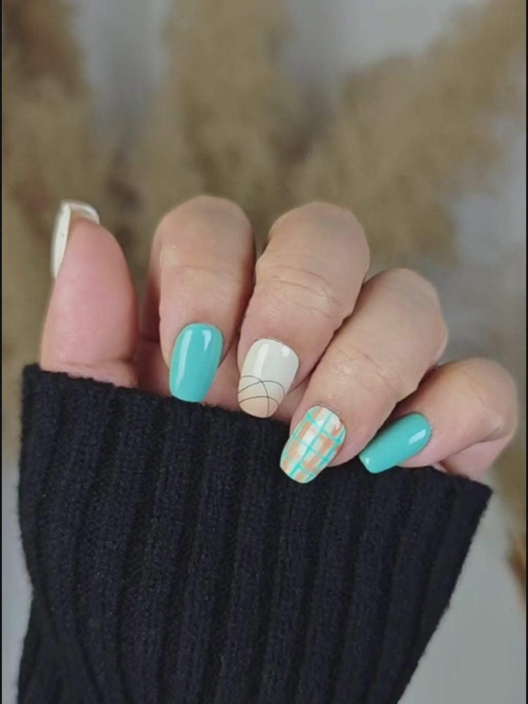 Blue Brown White Plaid Heart Press-On Nails with Artistic Design