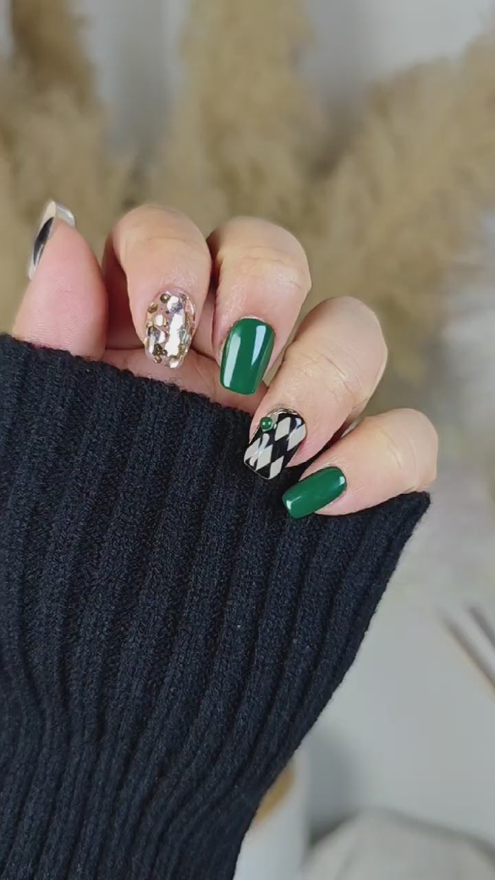 Green & Checkered Fake Nails – Short Coffin Press On for Trendy Looks
