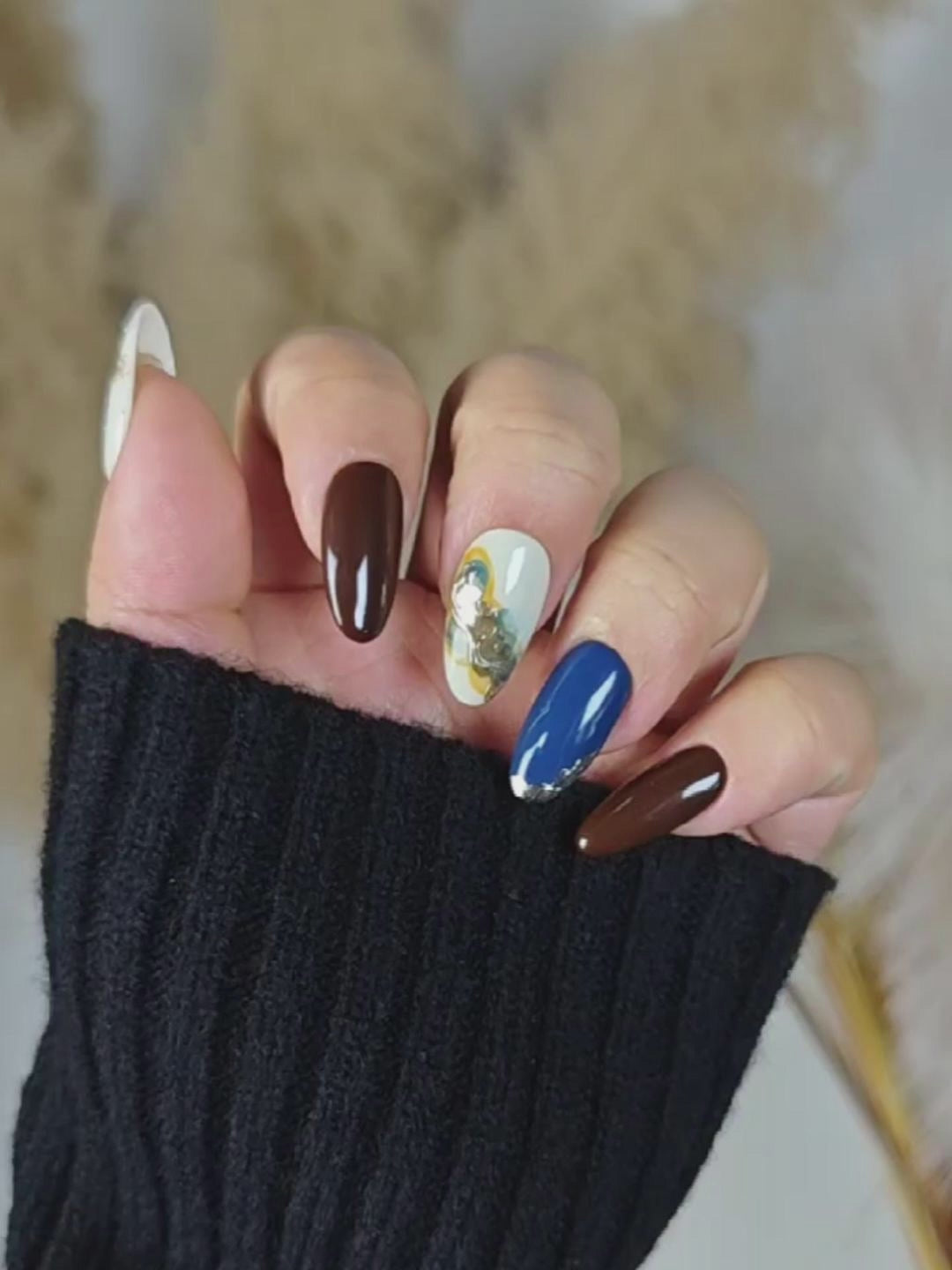 Blue White Hand-Painted Flower Press-On Nails – Artistic Medium Round