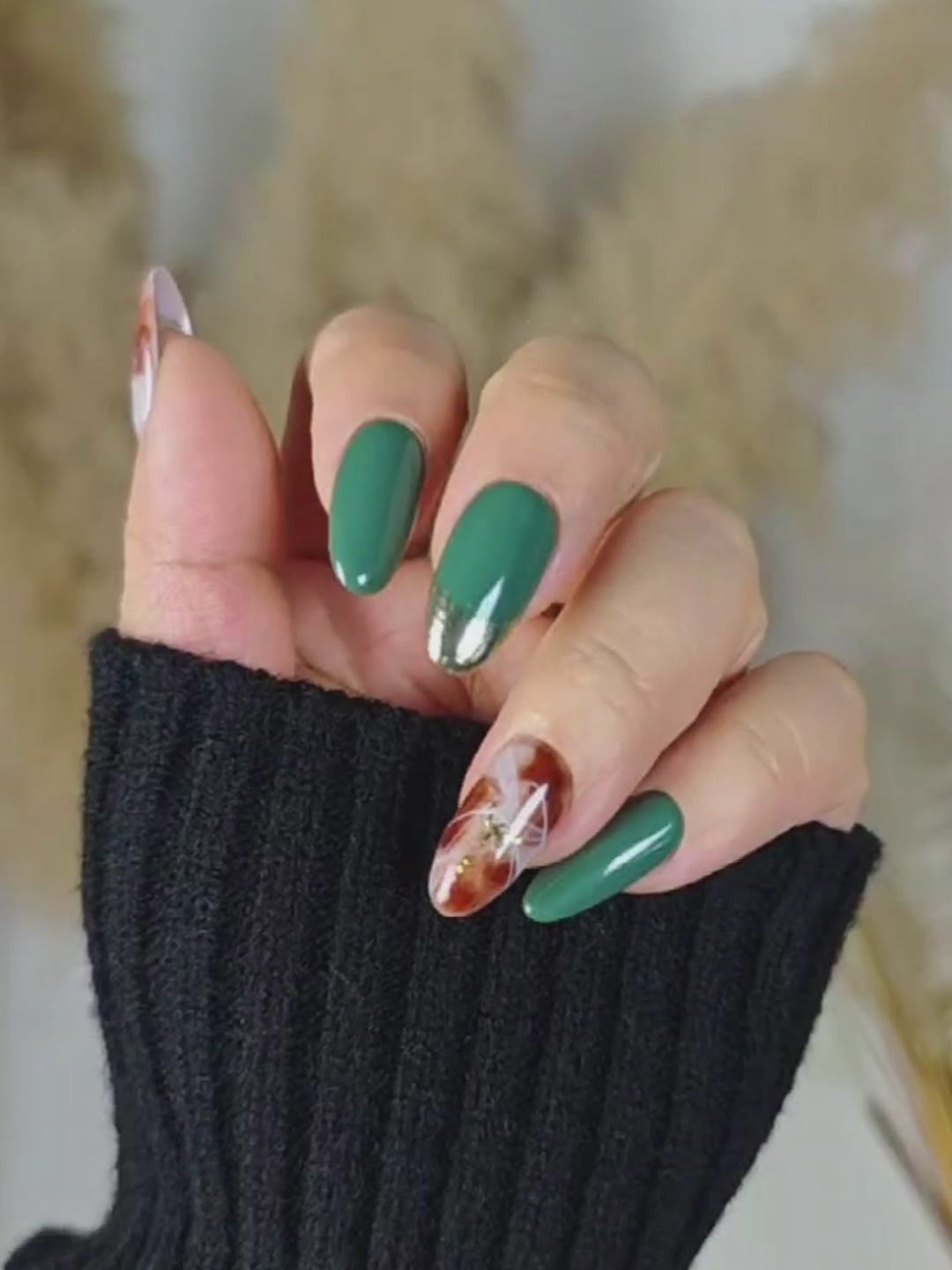 Emerald & Brown Ombre Press-On Nails with Gold Foil – Medium Round