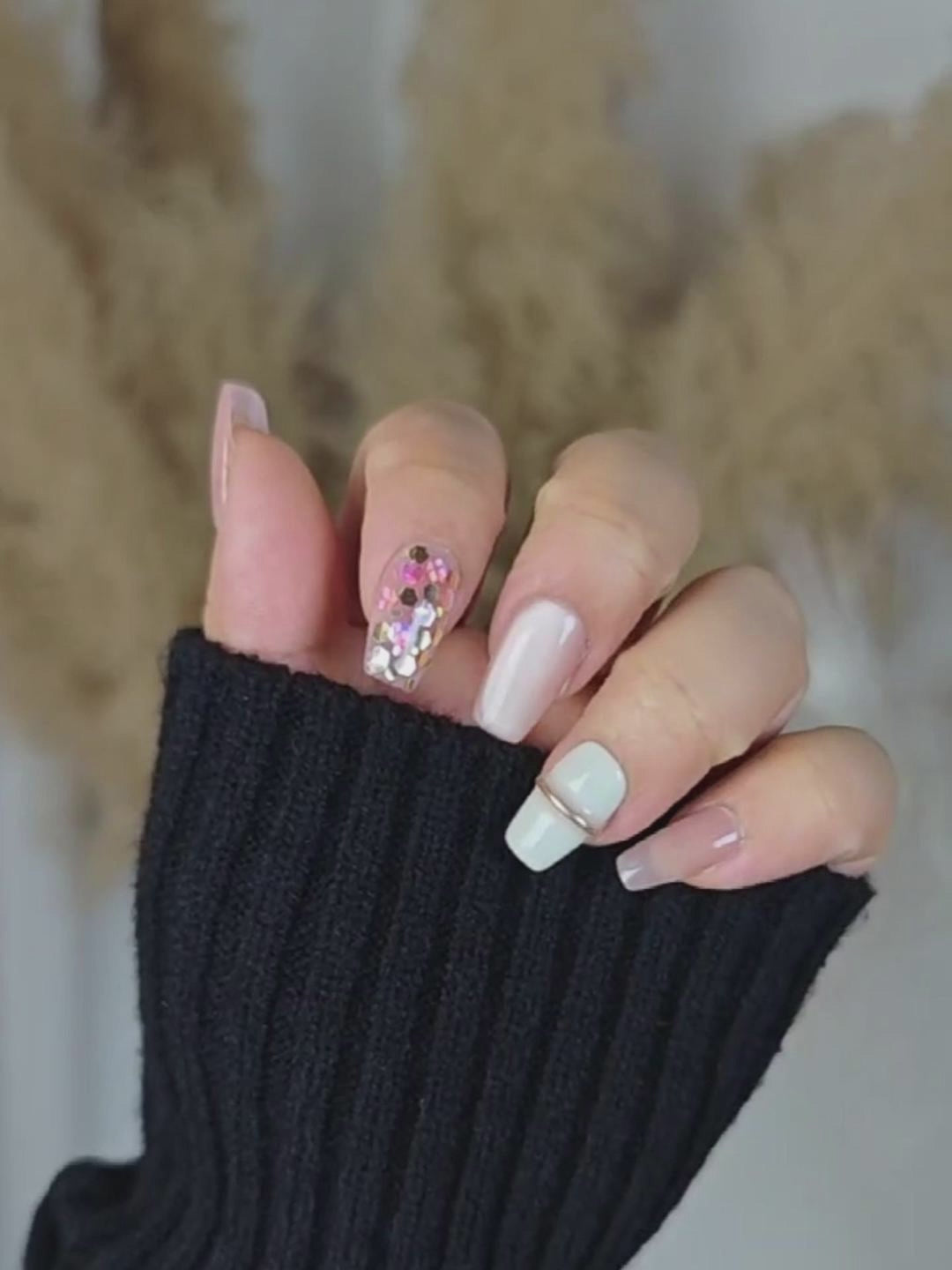 Nude & Off-White Glitter Ring Press-On Nails – Luxe Trapezoid Style