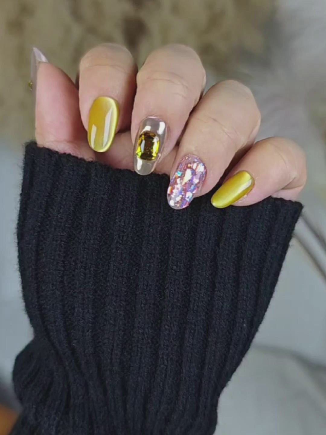 Silver & Neon Yellow Gem Art Press-On Nails – Short Round