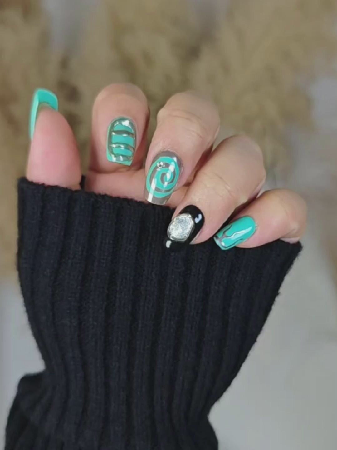 Green & Black Geometric Metal Press-On Nails – Medium Square