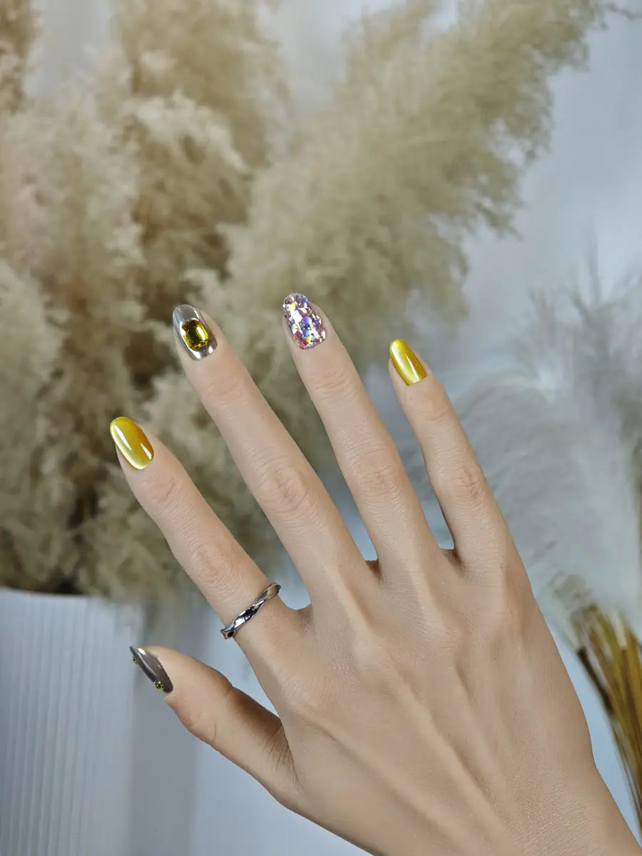 Silver & Neon Yellow Gem Art Press-On Nails – Short Round